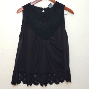 USED JONATHAN MARTIN SLEEVELESS  BLACK TOP CROCHET ACCENT EYELET BACKING SIZE L